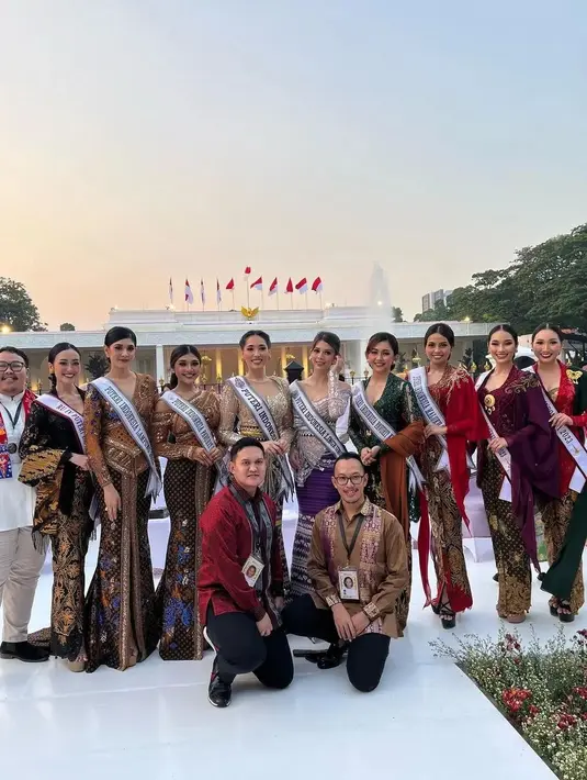 Puteri Indonesia Lampung 2022 Kusuma Ida Anjani mengenakan kebaya modern rancangan ANAZ. [Instagram/dpidamuofficial]