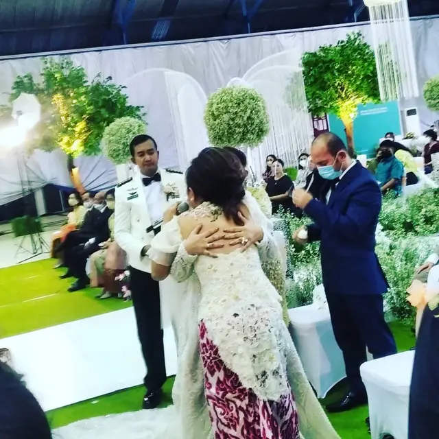 Dipersunting Perwira TNI Usai 8 Tahun Menjanda, Ini 6 Momen Pernikahan Joy Tobing