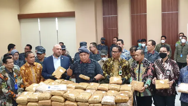 Kepala BNN Petrus Reinhard Golose di Kantor BNN