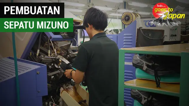 Berita video Vlog Bola.com yang kali ini menampilkan proses pembuatan sepatu sepak bola Mizuno di Kobe, Jepang.