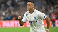 Alexis Sanchez. Setelah 3 musim membela Inter Milan, striker Cile berusia 33 tahun yang juga sempat membela Manchester United ini akhirnya meninggalkan Liga Italia untuk mencari tantangan baru di Liga Prancis bersama Olympique Marseille pada awal musim 2022/2023. Kepergiannya juga sebagai imbas kembalinya Romelu Lukaku ke Inter Milan dengan status pinjaman dari Chelsea. Bersama Olympique Marseille ia telah mencetak 4 gol dari 6 laga awal di Liga Prancis 2022/2023. (AFP/Christophe Simon)