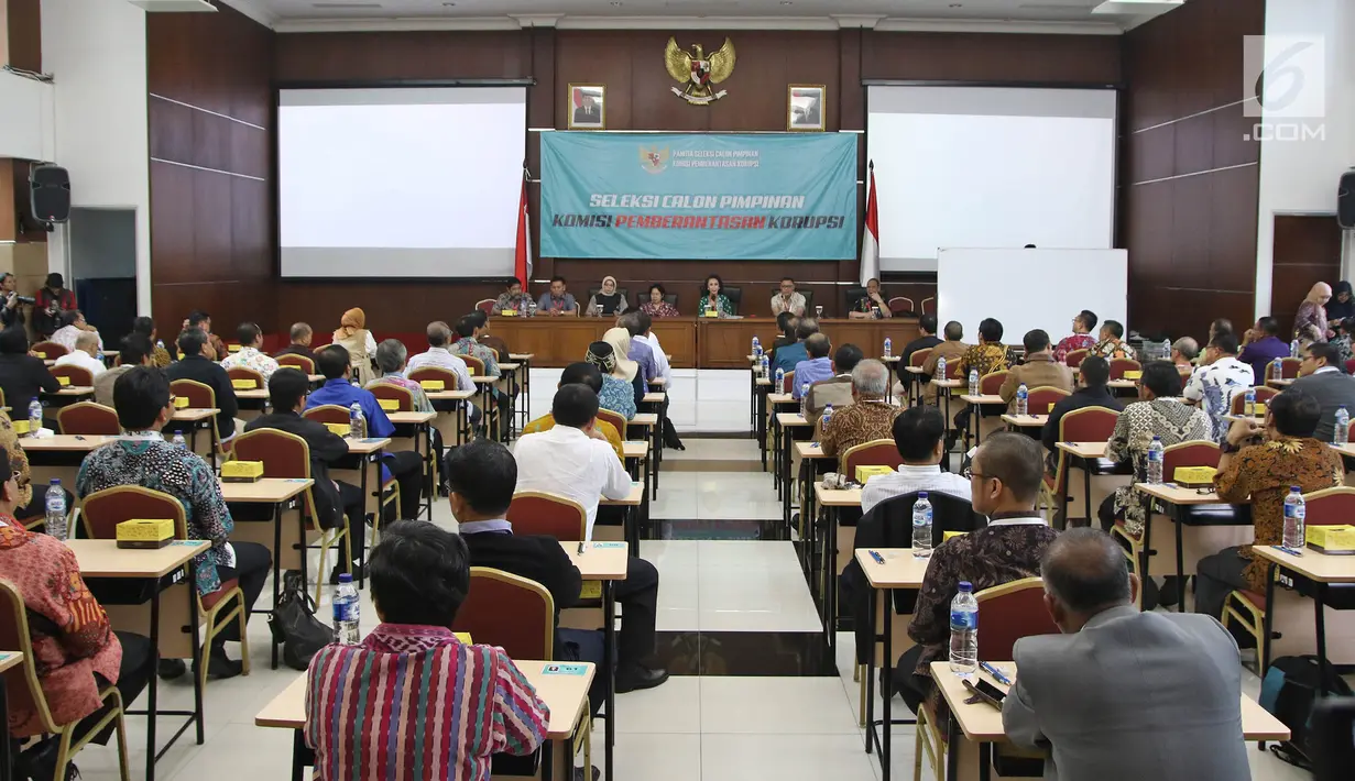 Sejumlah Capim KPK mengikuti tes psikologi di Pusdiklat Kemensetneg, Jakarta, Minggu (28/7/2019). Dalam tes psikologi ini diikuti oleh 104 peserta setelah melalui proses seleksi pada tes administrasi.( Liputan6.com/Herman Zakharia)