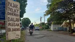 Sudah bayar pajak tepat waktu tapi jalanan tetap rusak. (Source: Ist)