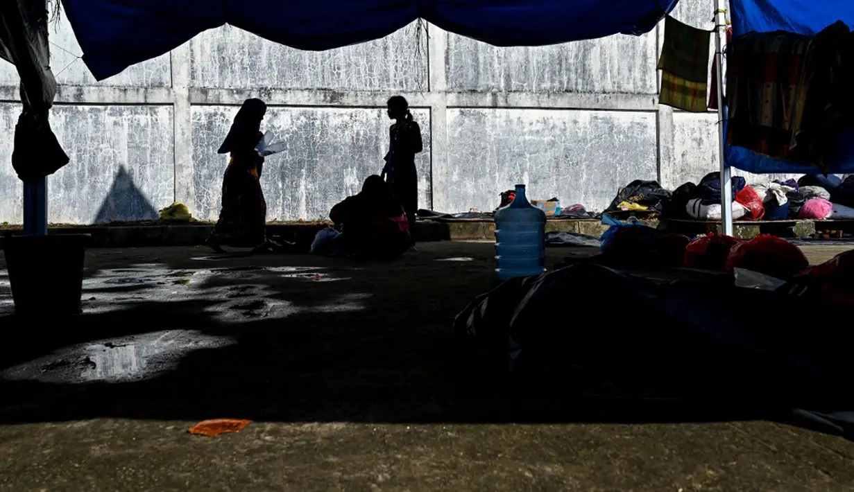 Namun demikian, mahasiswa dan masyarakat Sabang menuntut agar Komisariat Tinggi Perserikatan Bangsa-Bangsa Urusan Pengungsi atau UNHCR untuk segera memindahkan warga etnis Rohingya yang ada di Sabang ke daerah lain. (CHAIDEER MAHYUDDIN/AFP)