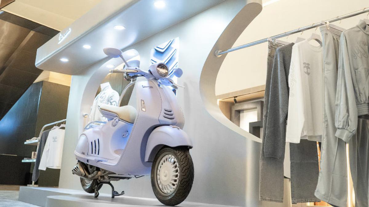 Eksklusif! Vespa 946 Snake dan Koleksi Snake Capsule Kini Bisa Dinikmati di Jakarta