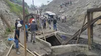 Evakuasi pekerja tambang batu bara di Sawahlunto. (Foto: Istimewa)