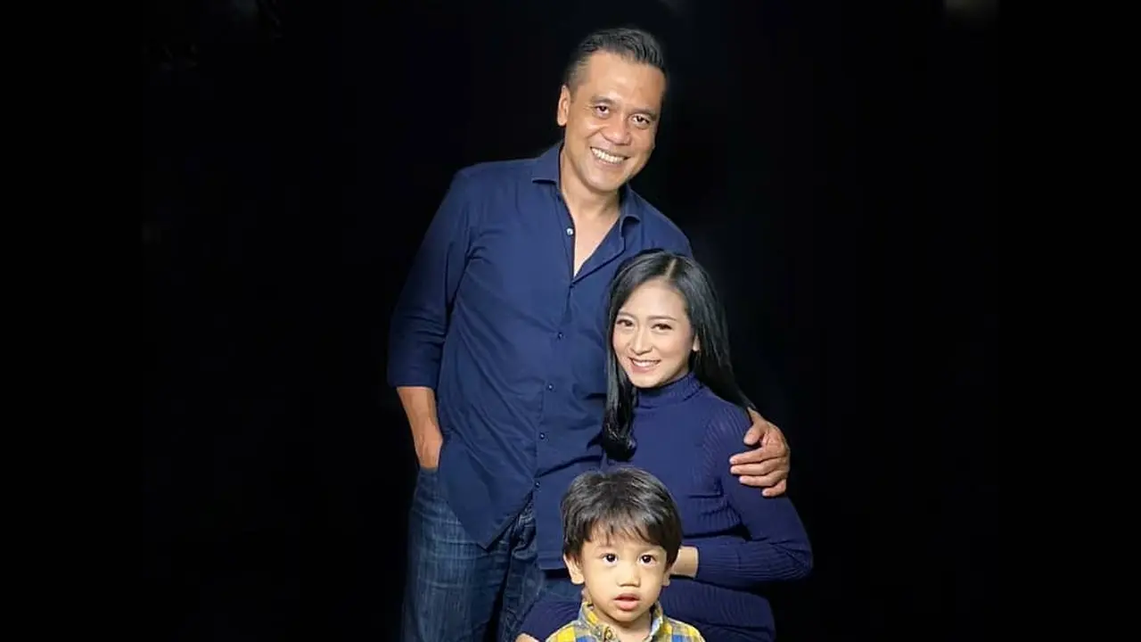 [Fimela] Sang Istri Meninggal Dunia, Ini 7 Potret Kenangan Chico Hakim dan Citra Soeroso