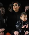 Kim Kardashian, terkenal akan sosok selebriti yang haus akan popularitasnya di Hollywood. Kim akan melakukan hal apapun demi meraup banyak uang dan keluarga nya tetap menjadi pusat sorotan. (AFP/Bintang.com)