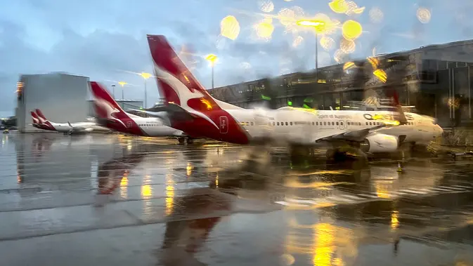 Sydney Lumpuh: Cuaca Buruk Batalkan Ratusan Penerbangan Dua Hari!