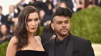 The Weeknd memilih untuk merayakan ulang tahun Bella Hadid daripada menghadiri AMA Awards 2018. (Dimitrios Kambouris / AFP)