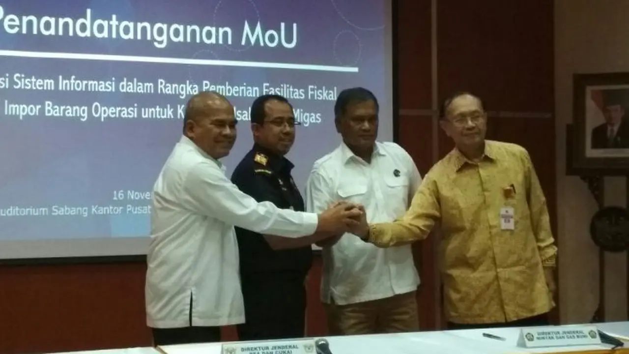 Penandatanganan MoU Integrasi Sistem Informasi dalam Rangka Pemberian Fasilitas Fiskal Atas Impor Barang Operasi untuk Kegiatan Usaha Hulu Migas, Kamis (16/11/2017).