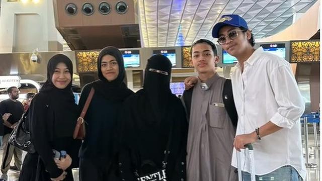 Potret Umi Pipik dan anak-anak (Sumber: Instagram/_ummi_pipik_)