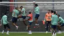 Bermain di markas lawan, A Selecao berambisi meraih kemenangan. (Photo by CRIS BOURONCLE / AFP)