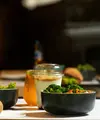 Menjada pola makan sehat dan seimbang dapat menjaga kesehatan kulit. (Foto: Unsplash/Farhad Ibrahimzade)