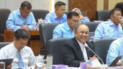 Kepala Badan Gizi Nasional (BGN), Dadan Hindayana, mengikuti rapat kerja bersama dengan Komisi IX DPR RI di Kompleks Parlemen, Jakarta, Rabu (1/10/2025). (merdeka.com/Arie Basuki)