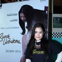 Di film pertamanya ini, Prilly Latuconsina berperan sebagai gadis Jawa. Ia pun harus menganalisa skrip film tersebut dan belajar banyak hal baru berkat film yang akan memulai proses syutingnya pada Januari 2016 mendatang. (Nurwahyunan/Bintang.com)