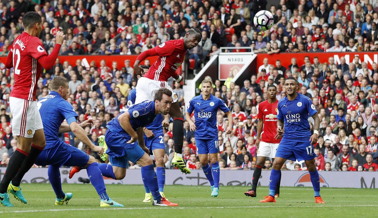 Aksi Paul Pogba saat mencetak gol ke gawang Leicester City pada laga Premier League di Stadion Old Trafford, Sabtu (24/9/2016) WIB. (Action Images via Reuters/Carl Recine)