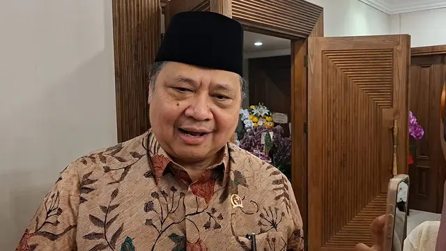 Menteri Koordinator Bidang Perekonomian, Airlangga Hartarto saat ditemui di kediamannya, Sabtu (21/3/2026). (Foto: Liputan6.com/Arief RH)