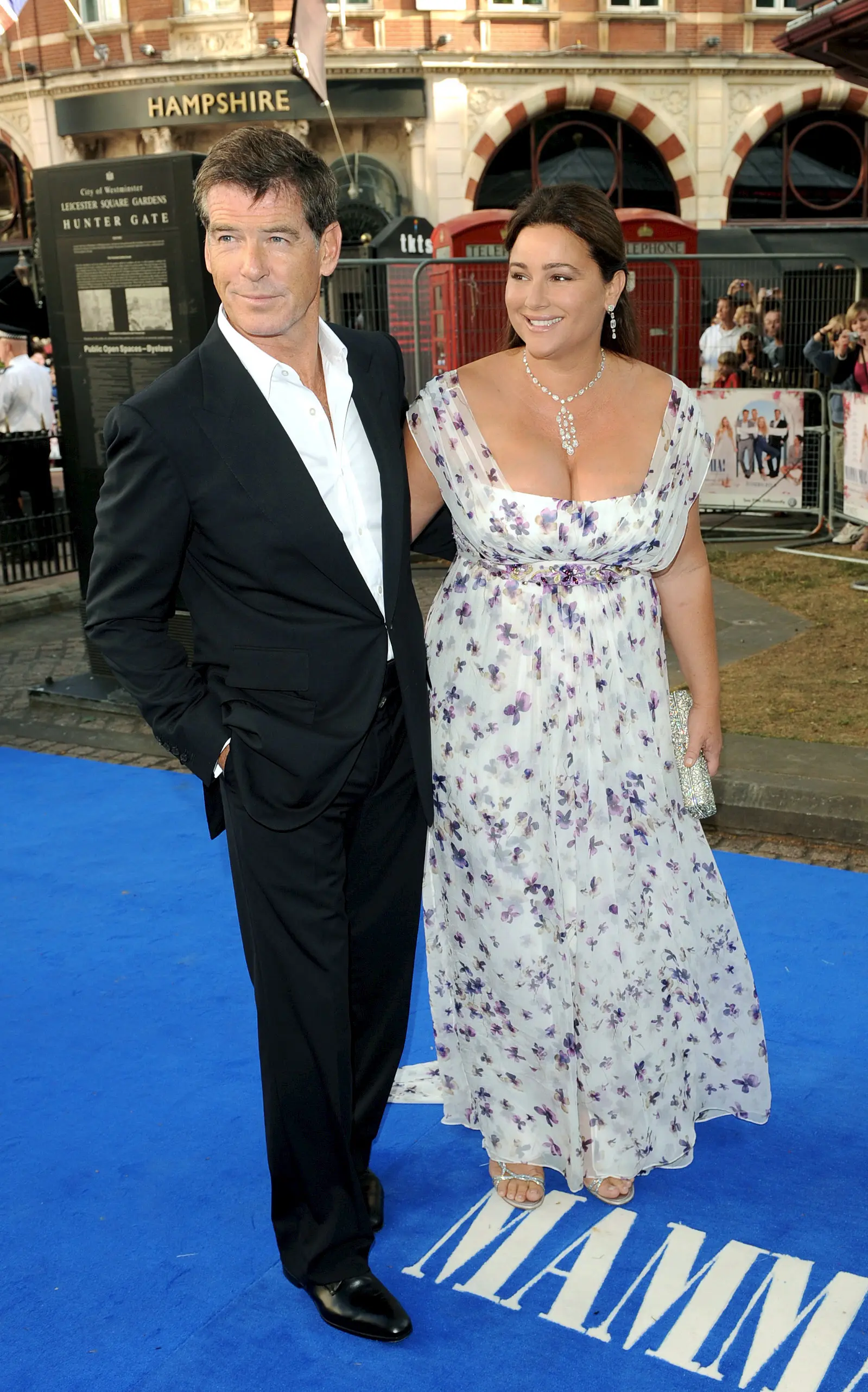 Pierce Brosnan dan Keely Shaye Smith. (Bintang/EPA)