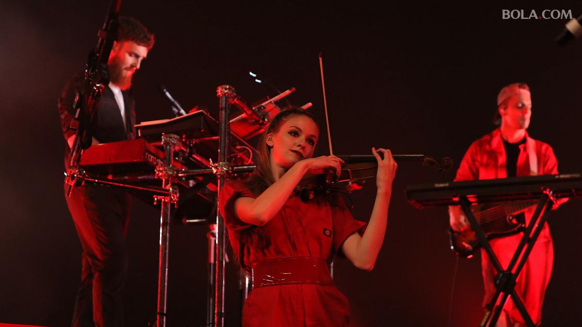 Lirik Lagu Baby Clean Bandit