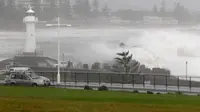 Pelabuhan Wollonggong di Pantai Timur Sydney Hadapi Gelombang Tinggi (Ian Svegovic)