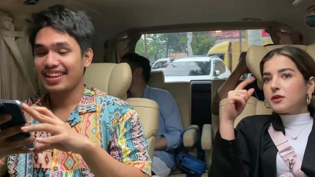 Tasya Farasya dan Manajernya (Sumber: Youtube.com/Tasya Farasya)