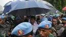 Presiden Joko Widodo berjalan untuk melaksanakan salat jumat bersama dalam Aksi Bela Islam Jilid 3 di Monumen Nasional, Jakarta, Jumat (2/12). (Liputan6.com/Faizal Fanani)