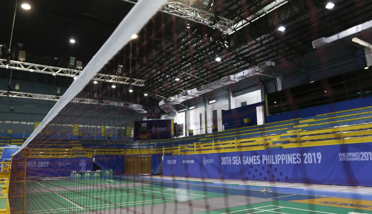 Suasana lapangan dan tribun venue bulutangkis SEA Games 2019 di Muntinlupa Sports Center, Manila, Sabtu (23/11). Cabang bulutangkis akan mulai bertanding pada Minggu (1/12). (Bola.com/M Iqbal Ichsan)