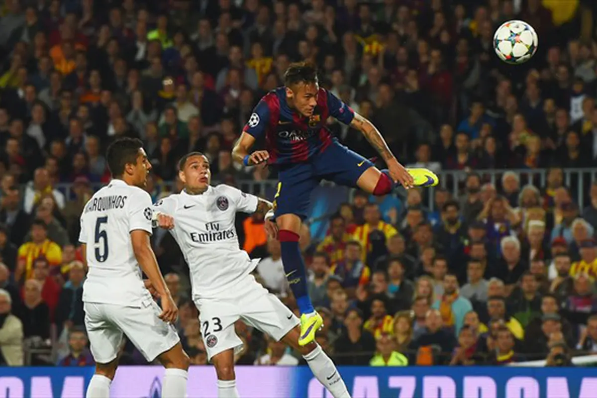 Sundulan Neymar berhasil menggandakan keunggulan Barcelona 2 - 0 atas Paris Saint-Germain di leg kedua perempat-final Liga Champions.   @Getty Images