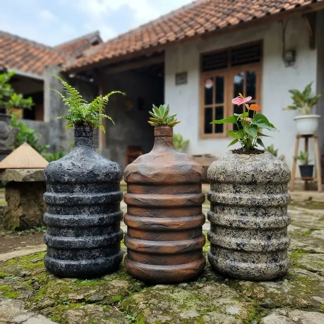 Cara menyamarkan galon bekas agar terlihat seperti batu alam model pemilihan warna yang menyerupai batu alam