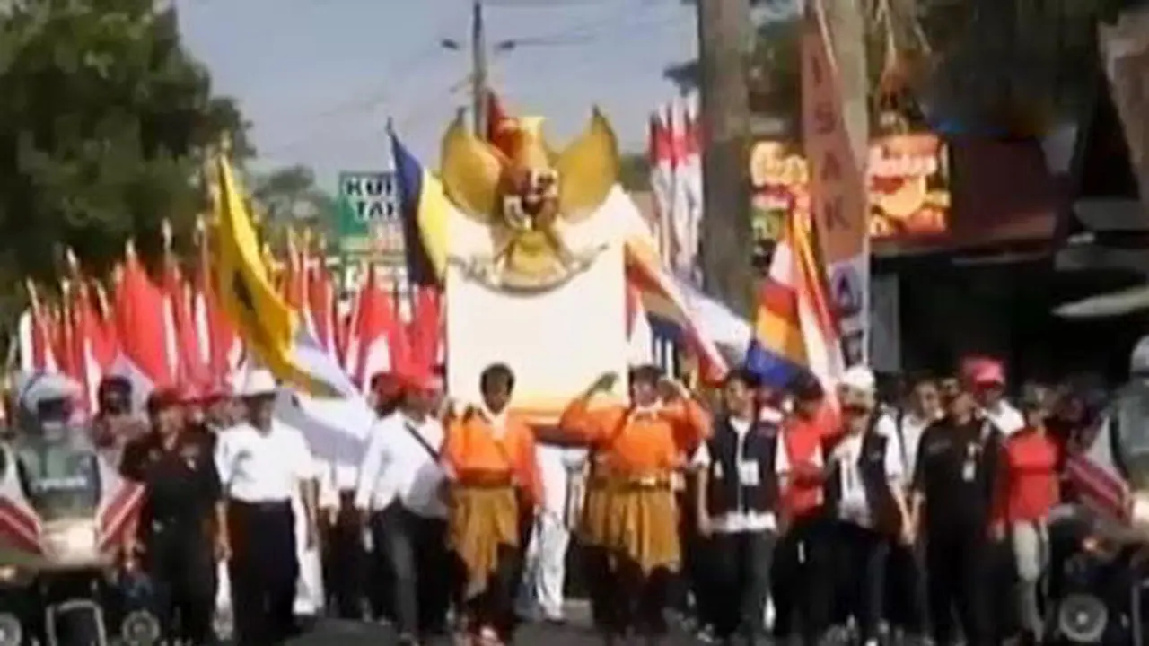 Ribuan Umat Budha Api Dharma Dikirab ke Candi Borobudur