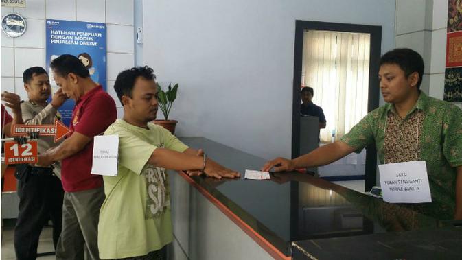Rekonstruksi Ungkap Penarikan Uang Bank Tanpa Surat Kuasa Di Cepu Regional Liputan6 Com