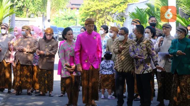 [Fimela] Siraman Kaesang, Jokowi pasang bleketepe