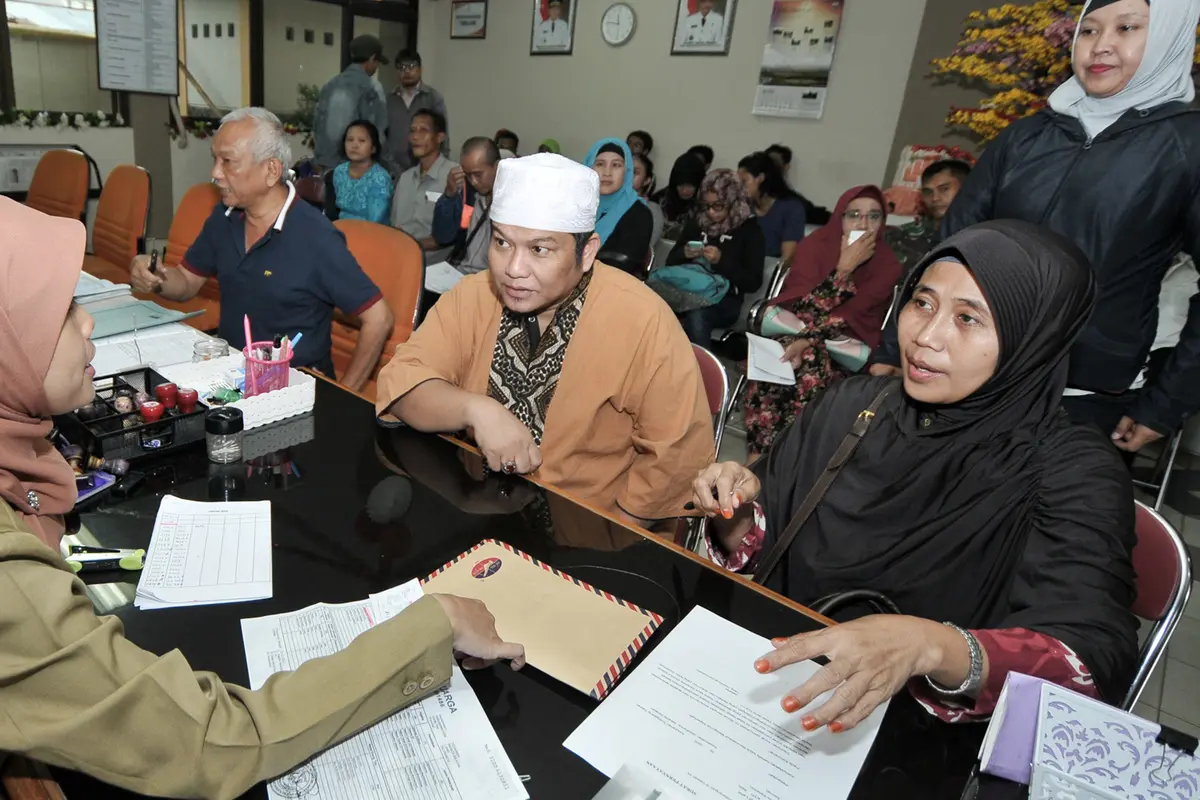 20160829-Urus e-KTP, Warga Geruduk Kantor Kelurahan Srengseng Sawah-Jakarta