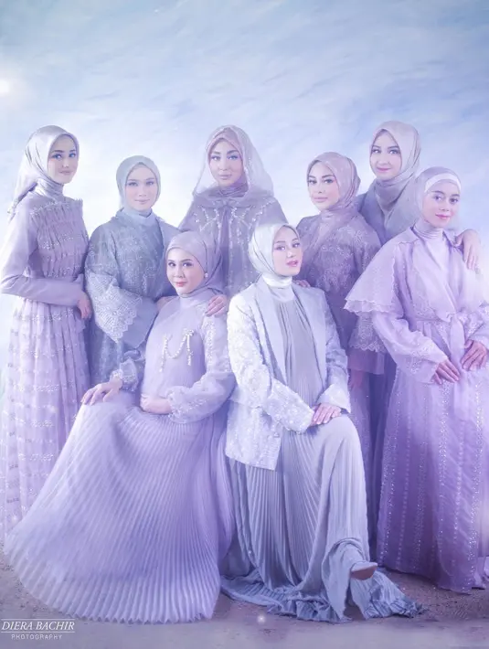 Syifa Hadju yang dalam kesehariannya tidak berhijab juga terlihat tampil beda dengan mengenakan hijab.  [Foto: IG/dierabachir].