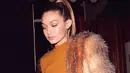 Keputusannya untuk mengubah gaya rambutnya menjadi lebih pendek sepertinya dalam rangka menyambut Bulan April yang memang baru saja datang. Terlihat dalam keterangan foto yang ditulisnya. (Instagram/gigihadid)