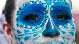 Di Meksiko, ada sebuah tradisi perayaan Dia de Muertos yang bisa diartikan sebagai hari peringatan bagi orang-orang yang telah mati atau singkatnya Hari Orang Mati. (Julio Cesar AGUILAR/AFP)