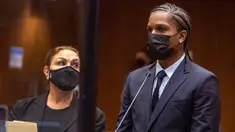 Rapper A$AP Rocky (kanan) menjalani sidang kasus dugaan penyerangan di Los Angeles Superior, California, Amerika Serikat, 17 Agustus 2022. A$AP Rocky mengaku tidak bersalah atas tuduhan penyerangan dengan senjata api terhadap salah satu rekannya pada November 2021. (Irfan Khan/Los Angeles Times via AP, Pool)