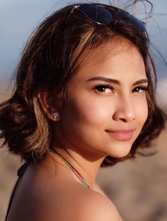 Hubungan Vanessa Angel dan Didi Mahardhikan kandas di tengah jalan. Padahal sempat tersiar kabar bahwa hubungan mereka sudah semakin serius. Bahkan, keduanya sudah merencanakan pernikahan. (Instagram/vanessaangelofficial)