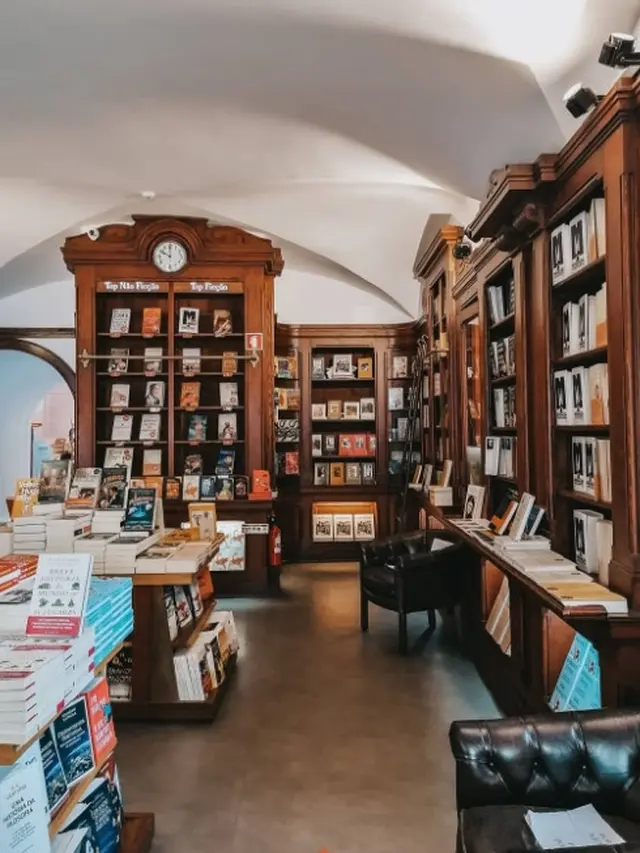 Toko Buku Tertua di Dunia, Bertrand Chiado