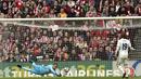 Kiper Real Madrid, Keylor Navas, berusaha menghalau bola. Pada laga tersebut Real Madrid memakai skema 4-3-3 sementara Atheletic Bilbao dengan formasi 4-2-3-1. (AP/Alvaro Barrientos)