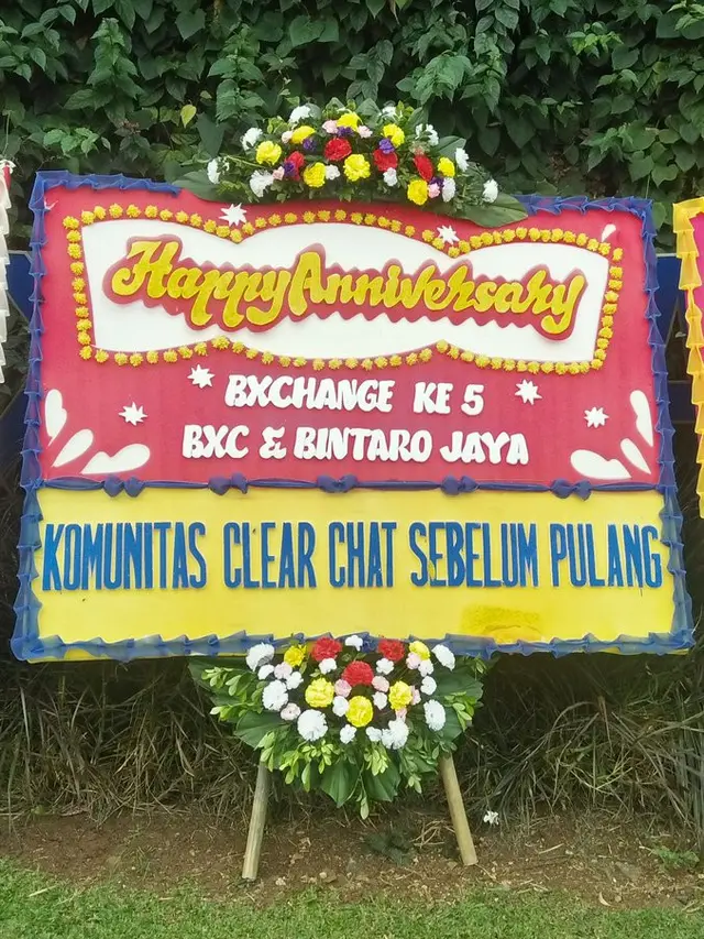 Karangan bunga nyeleneh (Sumber: Twitter/propagan7a)