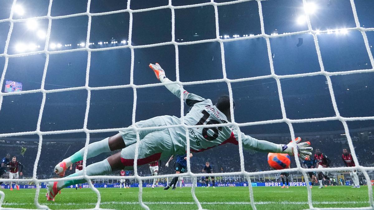 Mike Maignan Jadi Rebutan: Ketika Penjaga Pertahanan AC Milan Dilirik Rival Serie A dan Klub Premier League