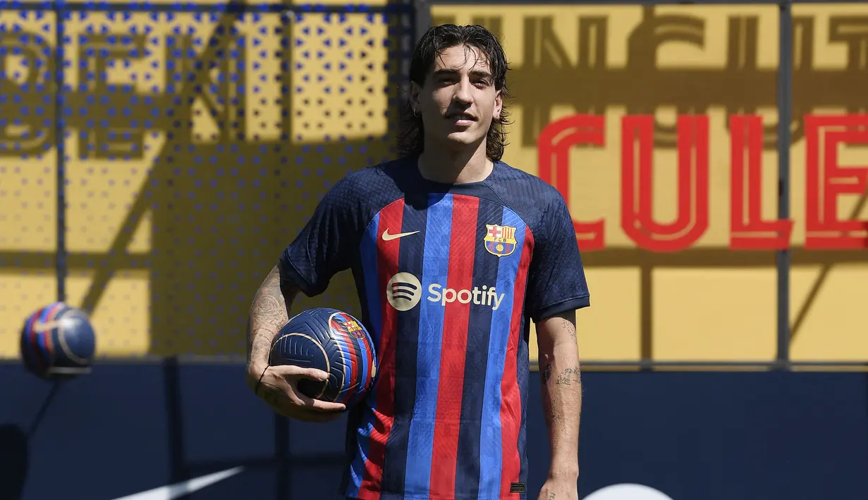 Hector Bellerin yang merupakan jebolan akademi Barcelona La Masia ini dikontrak Barca hingga 30 Juni 2023 mendatang. (AFP/Josep Lago)