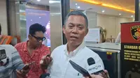 Mantan Ketua DPRD DKI Jakarta Prasetyo Edi Marsudi memenuhi panggilan penyidik Kortastipikor Mabes Polri, Senin (17/2/2025). (Merdekacom/ Rahmat Baihaqi)