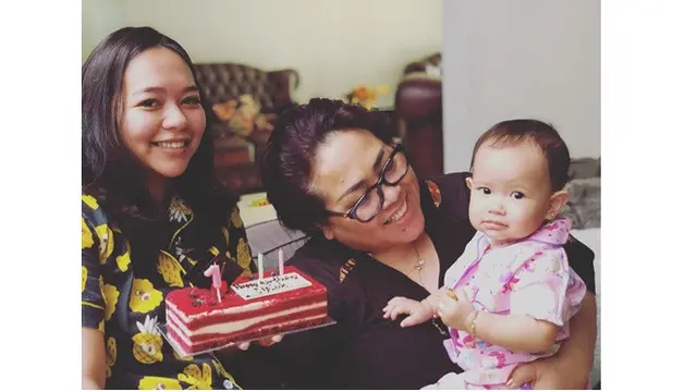 Nunung Bersama Cucu