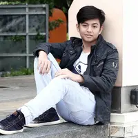 Berkat perannya sebagai Erick dalam sinetron Mermaid in Love namanya makin banyak menjadi idola masyarakat. Bahkan berkat perannya tersebut, Angga Aldi menyabet dua nominasi dalam SCTV Awards 2016. (Deki Prayoga/Bintang.com)