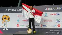 Perenang Indonesia, Indra Gunawan saat meraih medali emas pada nomor Gaya Dada 50 meter putra di National Aquatic Centre, (26/8/2017). (Bola.com/Dok.PRSI)