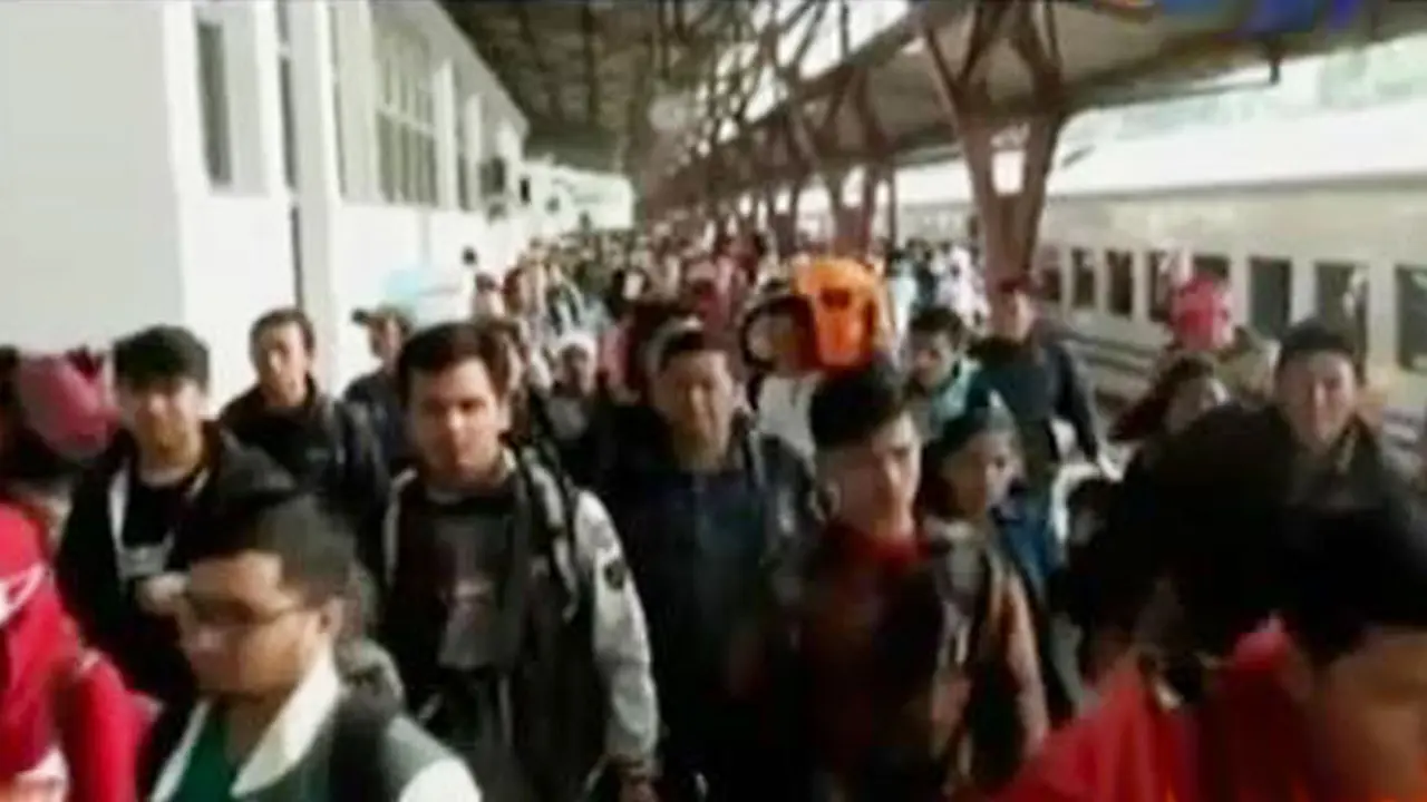 Arus Balik di Stasiun Senen
