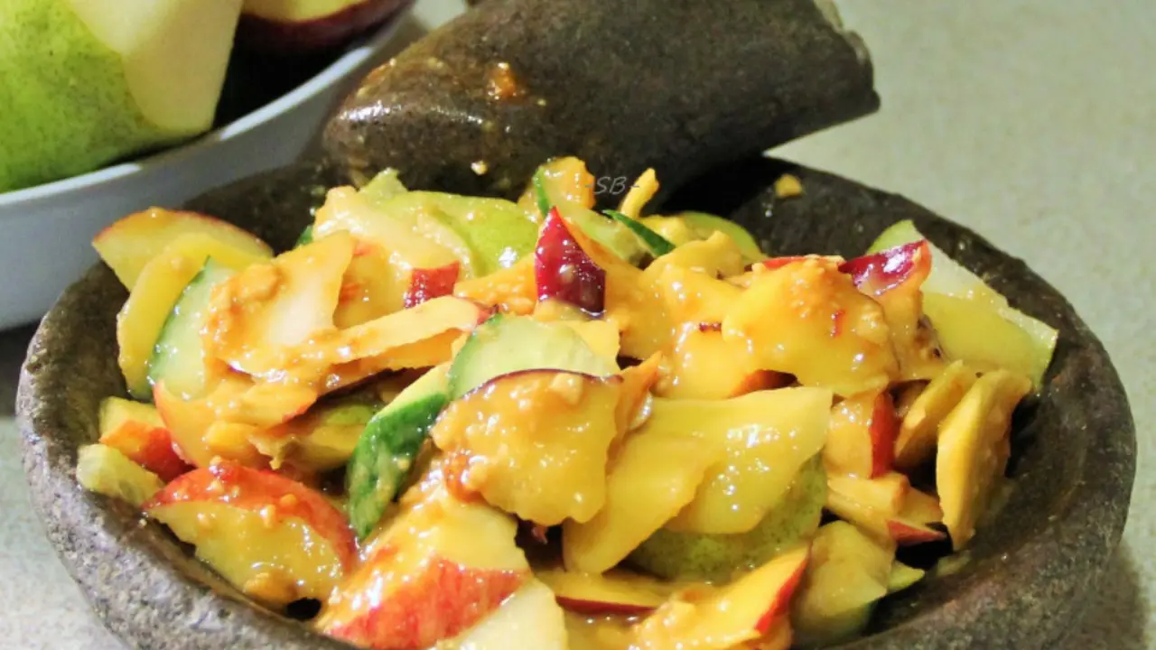 [Bintang] Rujak Sayur vs Buah, Lebih Segar yang Mana?